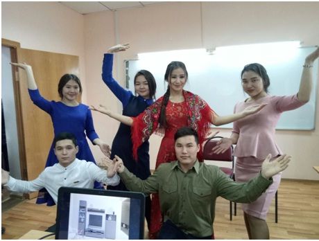 Онкүндік жабылуының екінші бөлімі ЖББ ЦӘК оқытушыларының және  «Кейіпкер» әдеби үйірмесіне қатысушыларының концерттік бағдарламасымен аяқталды.